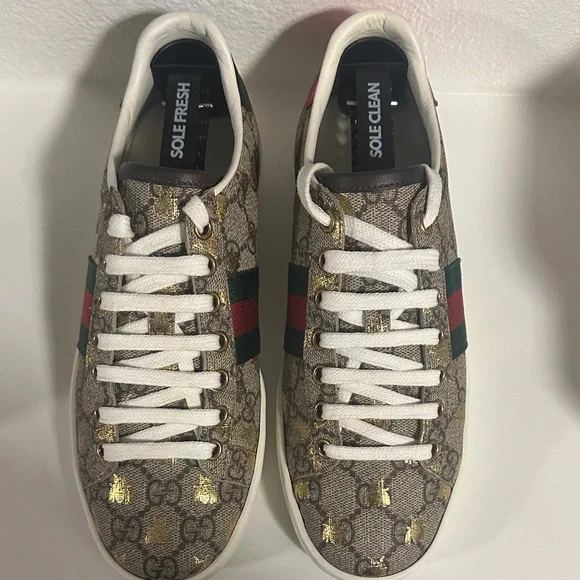 Gucci Beige Monogram Sneakers with Red and Green Accents - Picture 5 of 6